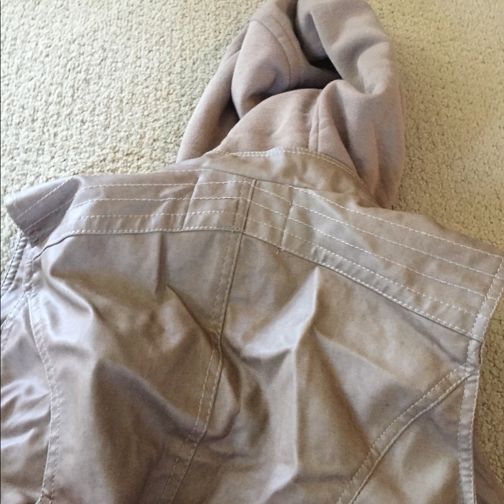 Vest - Picture 5 of 5